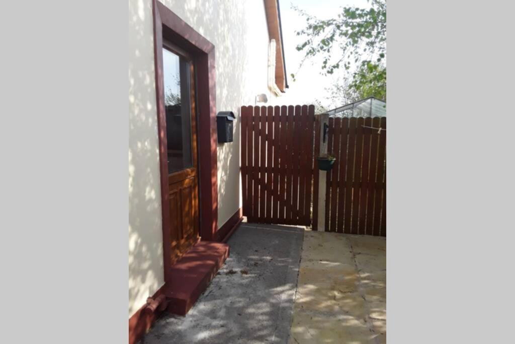 Apartment On The Wild Atlantic Way Тралий Екстериор снимка